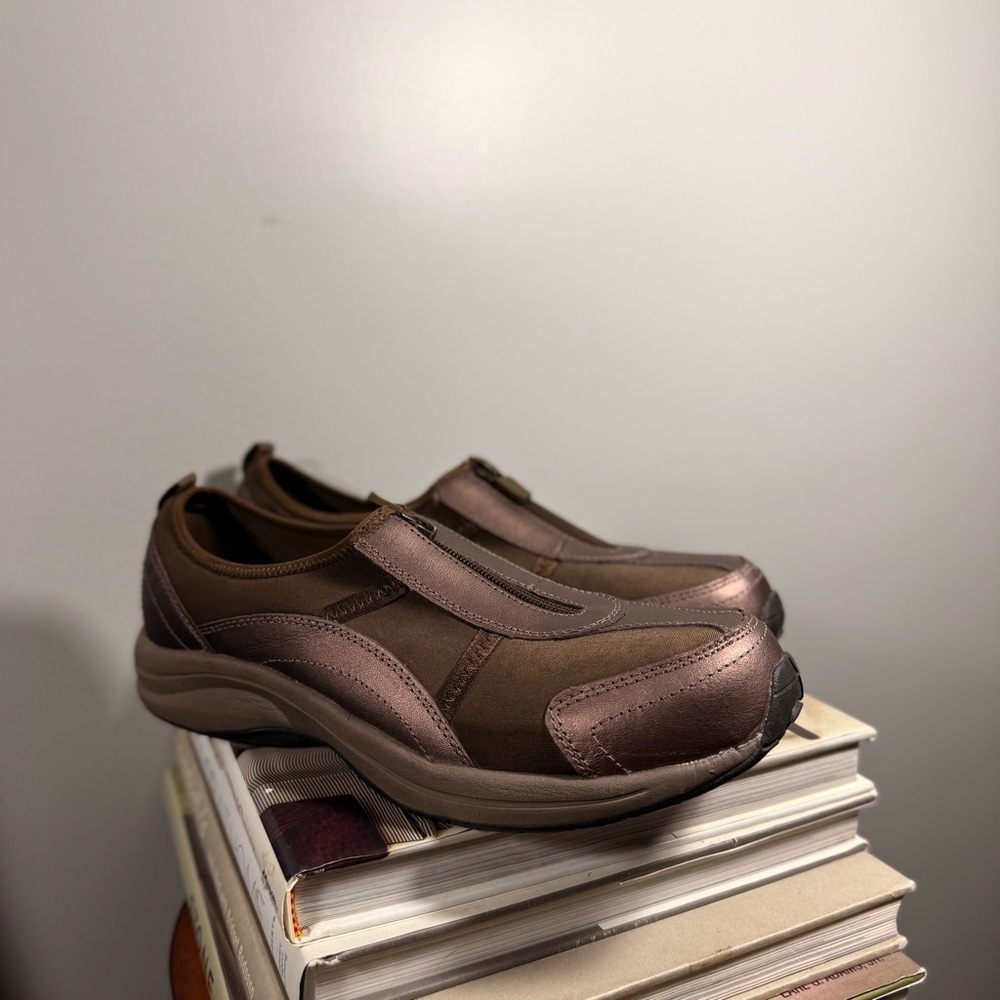 Easy Spirit Women’s Brown Rose Colored Size 11 Slip-On Leather Shoes